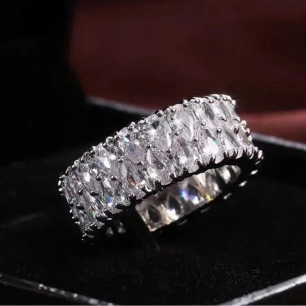NEW ETERNITY 925 STERLING SILVER BAND RING, CUTE RING, SHINY RING. - Picture 6 of 7